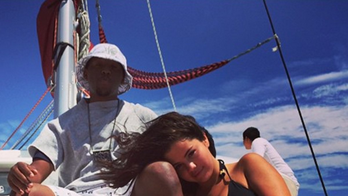 Selena njuter av sol och bad i Mexiko.